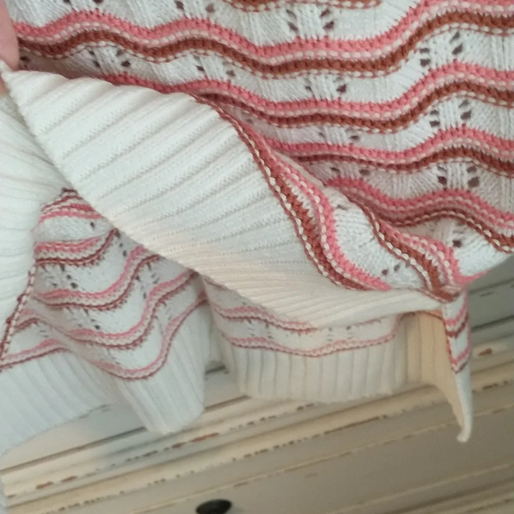 NWT Maurices Pink and Cream Women's Sweater, Size S, Hi-Lo Tunic - Picture 4 of 9